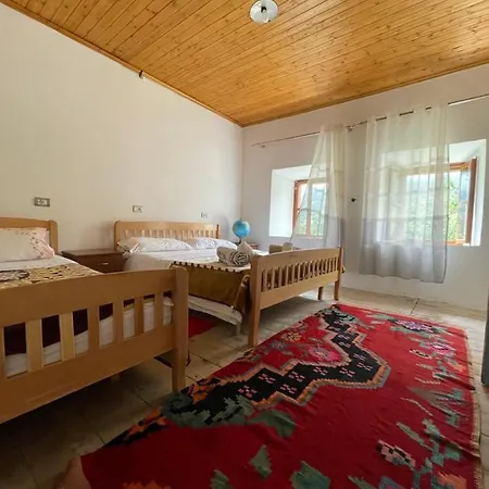 Rrashkadoli بيت ضيافة ثيث