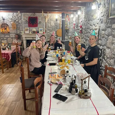 Rrashkadoli בית הארחה טת